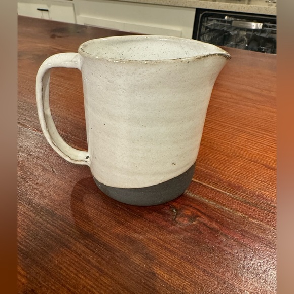 Handmade ceramic mug with pour spout - Picture 2 of 6